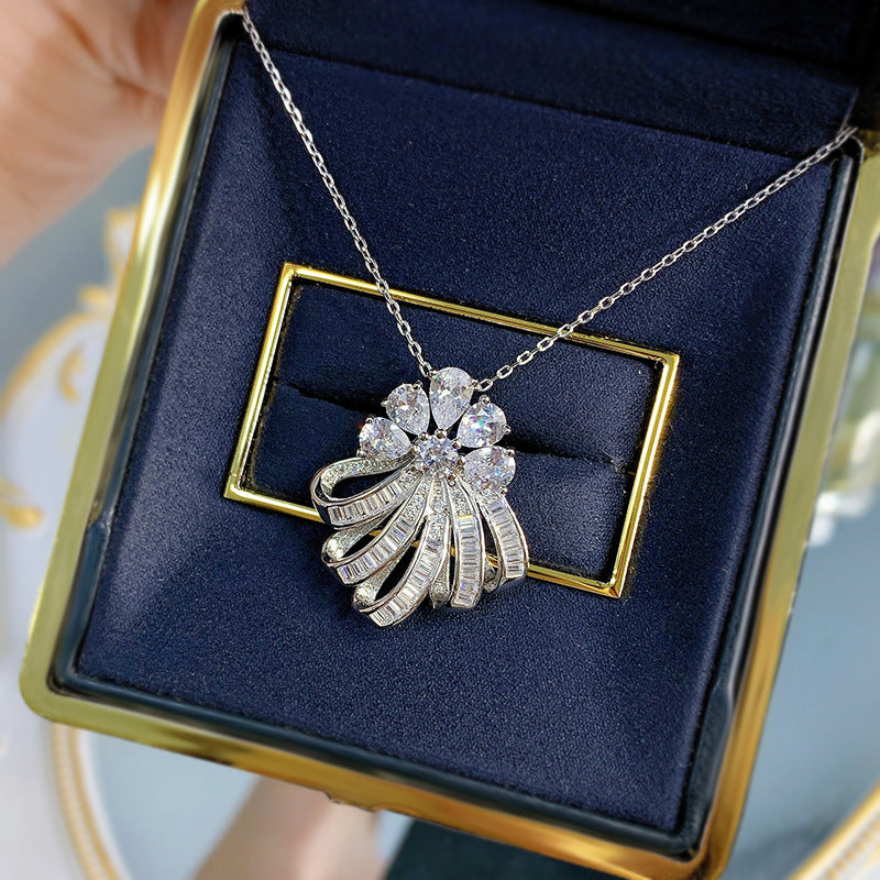 Women's Fashionable Elegant Three-dimensional Flower Pendant Necklace