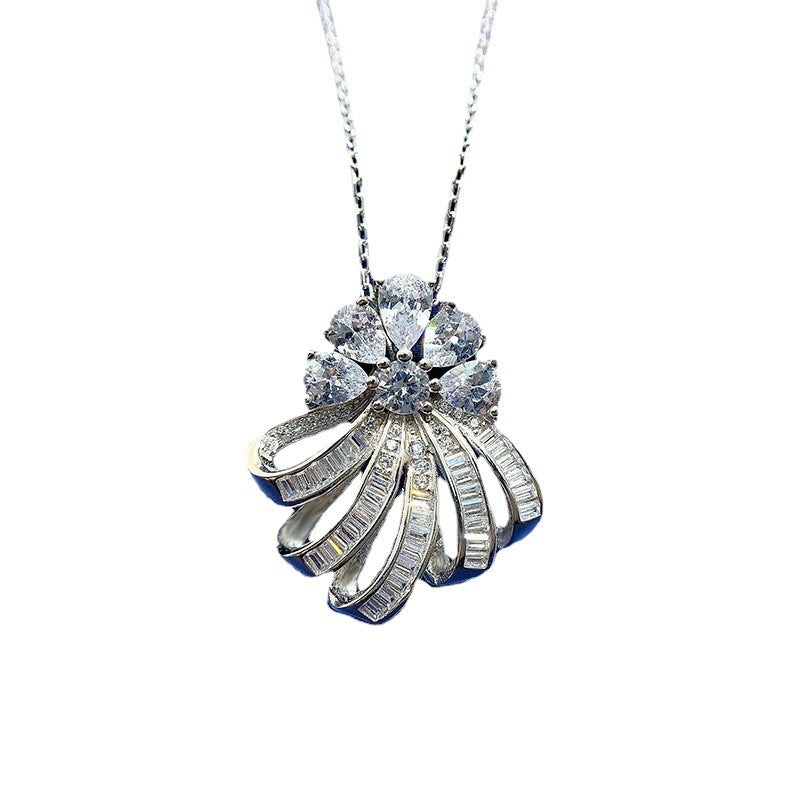 Women's Fashionable Elegant Three-dimensional Flower Pendant Necklace